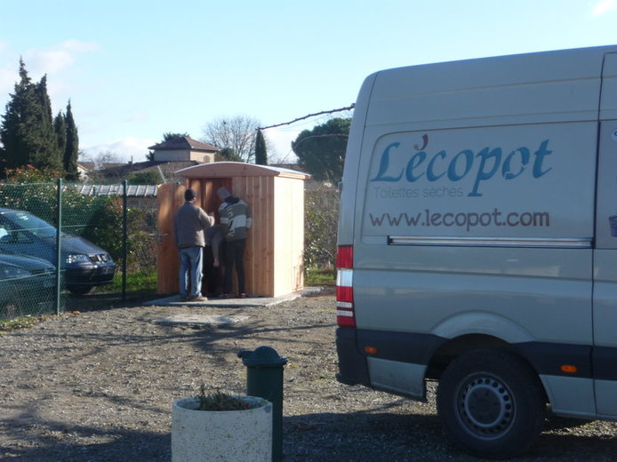 Première visite des nouvelles toilettes sèches