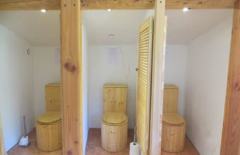 toilettes sèches centre de yoga